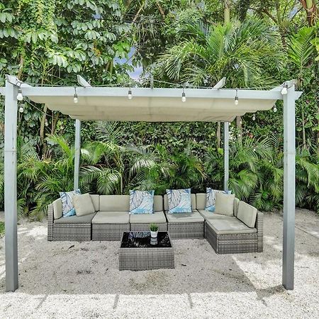 Miami Getaway 4BR With BBQ & Relaxing Backyard Villa Golden Glades Bagian luar foto