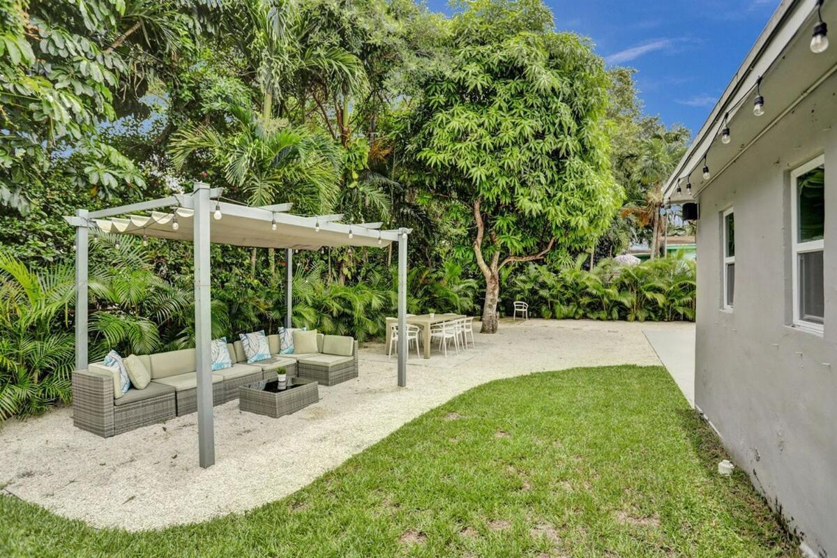 Miami Getaway 4BR With BBQ & Relaxing Backyard Villa Golden Glades Bagian luar foto