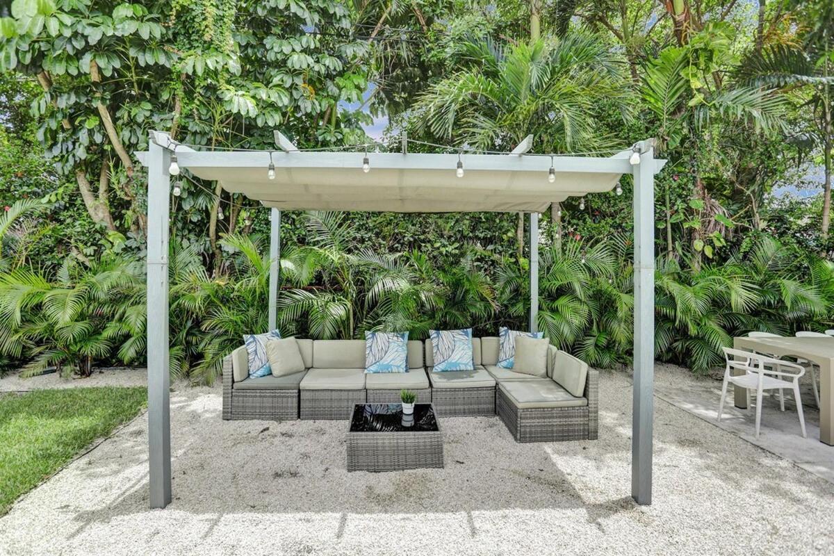 Miami Getaway 4BR With BBQ & Relaxing Backyard Villa Golden Glades Bagian luar foto